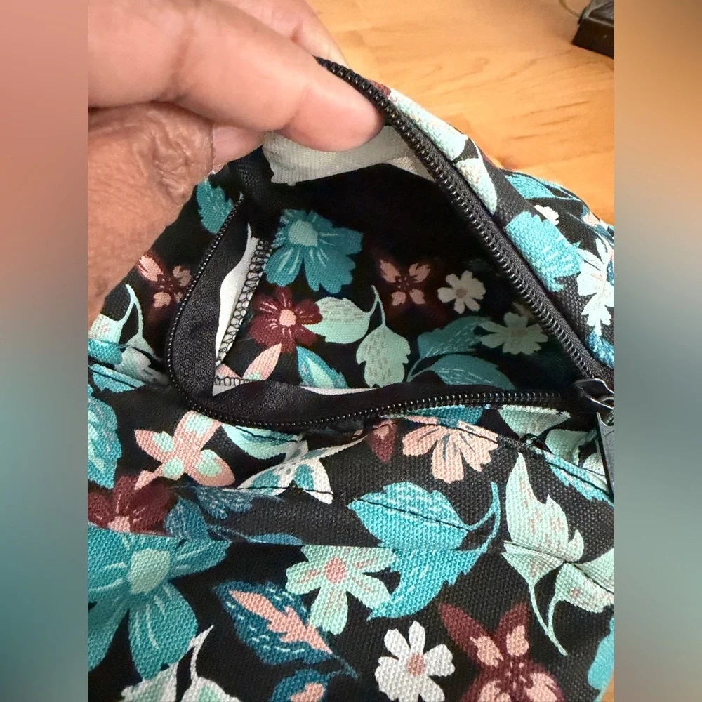 Kavu Floral Pattern Rope Sling Bag - Picture 12 of 17